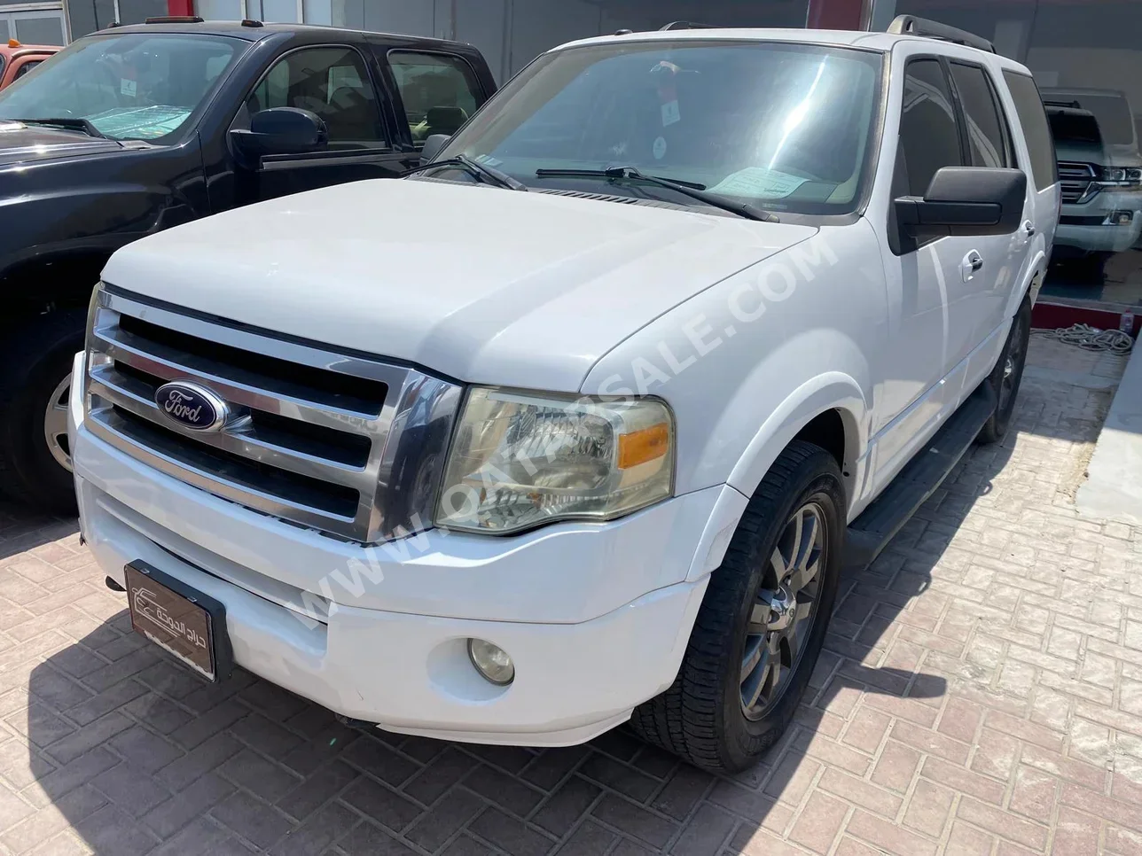 Ford  Expedition  XLT  2012  Automatic  288,000 Km  8 Cylinder  Four Wheel Drive (4WD)  SUV  White