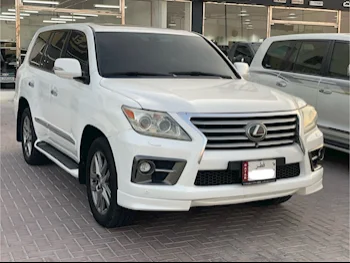 Lexus  LX  570  2013  Automatic  272,000 Km  8 Cylinder  Four Wheel Drive (4WD)  SUV  White