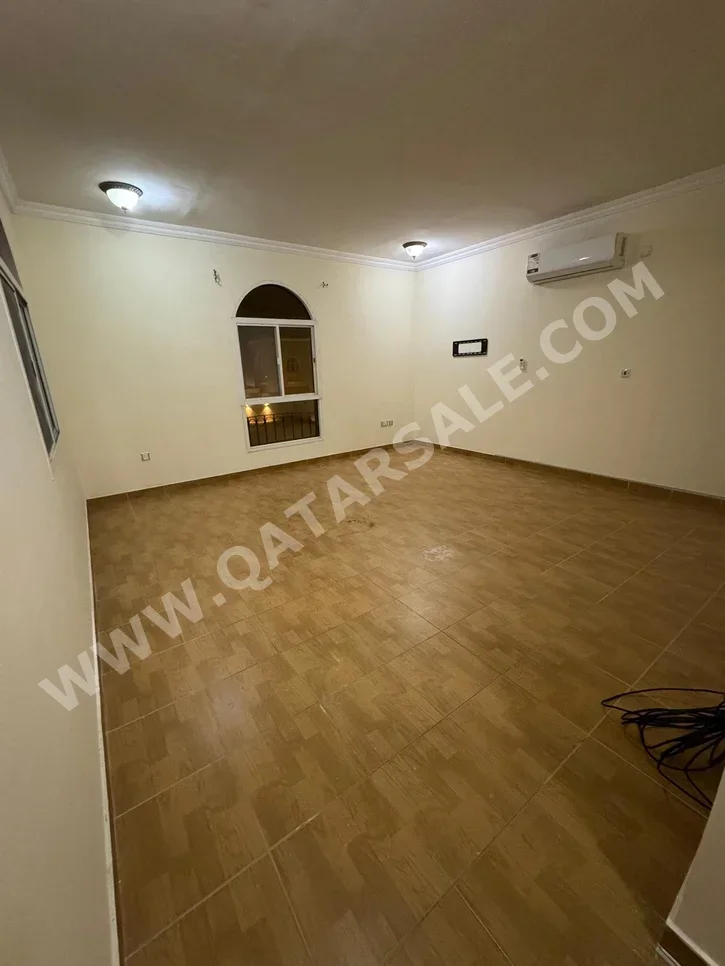 1 Bedrooms  Studio  in Al Wakrah -  Al Meshaf  Not Furnished