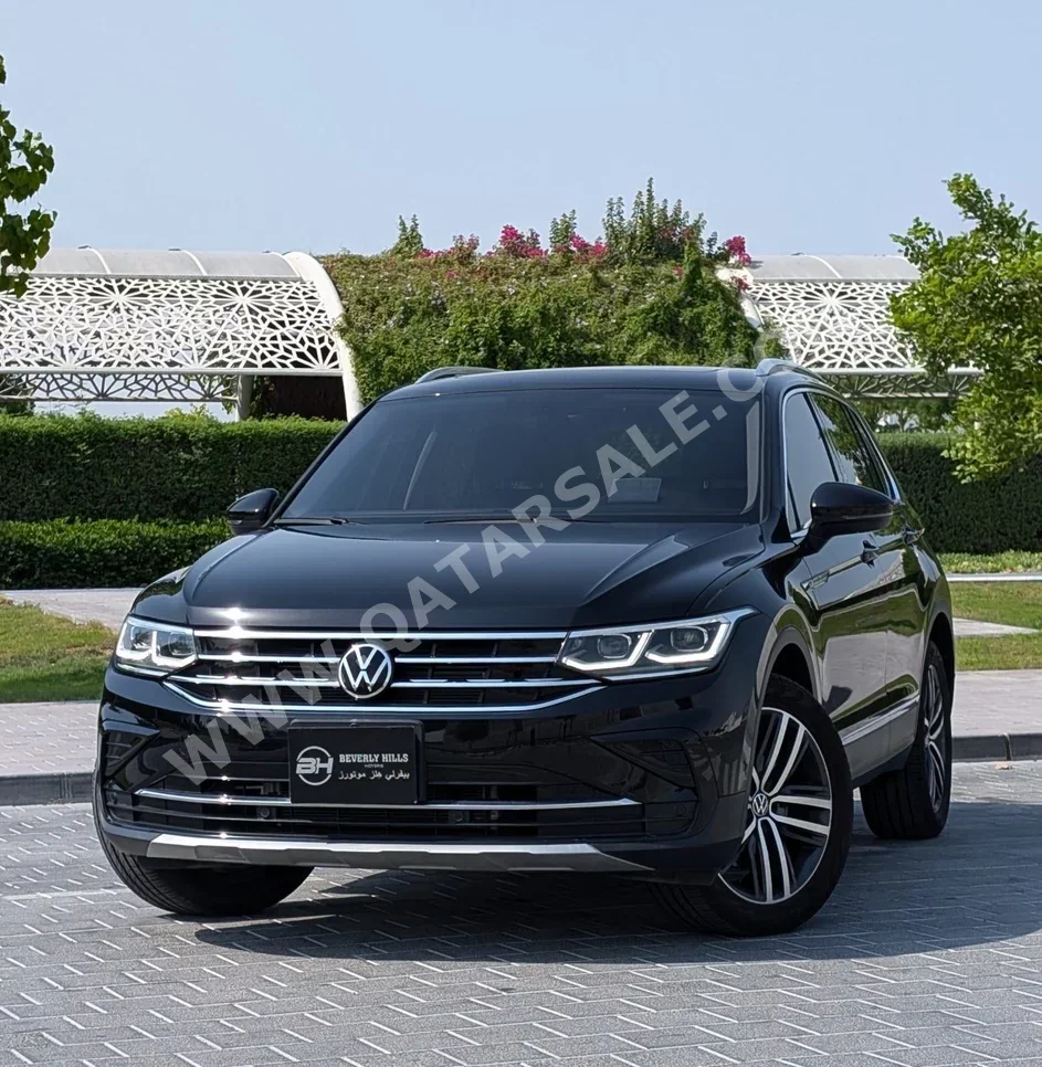 Volkswagen  Tiguan  Elegance  2022  Automatic  19,370 Km  4 Cylinder  All Wheel Drive (AWD)  SUV  Black  With Warranty