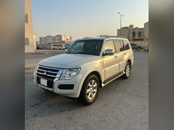 ميتسوبيشي  باجيرو  GLS  2016  اوتوماتيك  160,000 كم  6 سلندر  دفع رباعي  اس يو في  أبيض