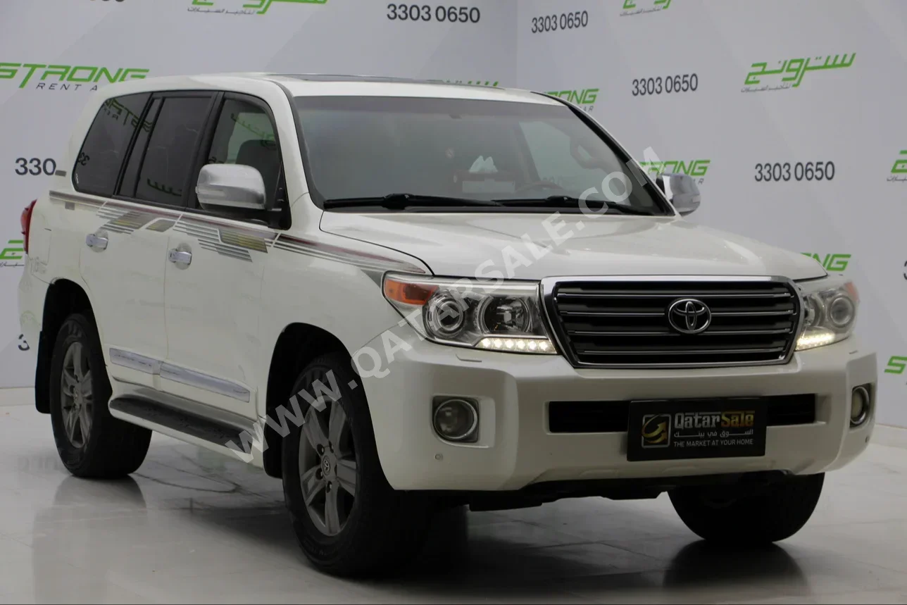 Toyota  Land Cruiser  GXR  2015  Automatic  330,000 Km  8 Cylinder  Four Wheel Drive (4WD)  SUV  White