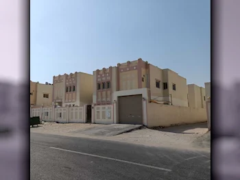 Family Residential  - Not Furnished  - Al Rayyan  - Izghawa  - 5 Bedrooms