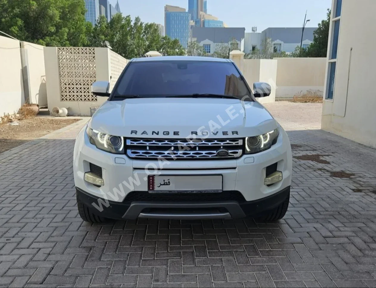 Land Rover  Evoque  Dynamic  2013  Automatic  52,000 Km  4 Cylinder  Four Wheel Drive (4WD)  SUV  White