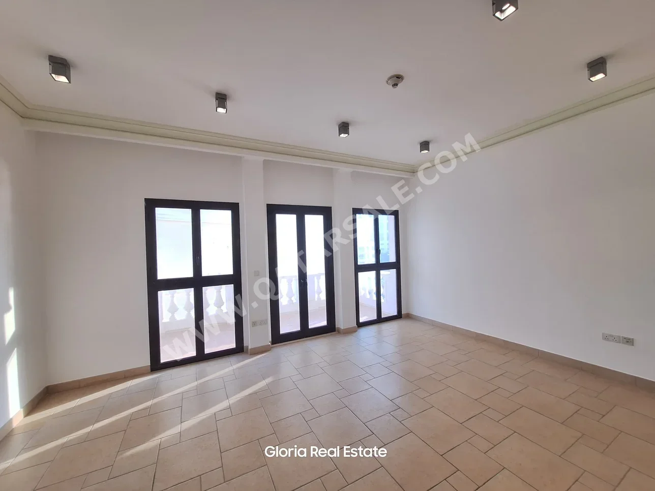 1 Bedrooms  Apartment  in Doha -  The Pearl  Semi Furnished