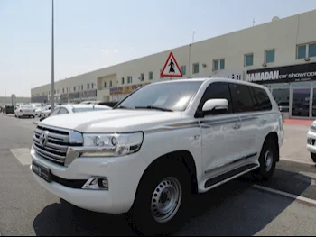 Toyota  Land Cruiser  VXR  2016  Automatic  263,000 Km  8 Cylinder  Four Wheel Drive (4WD)  SUV  White