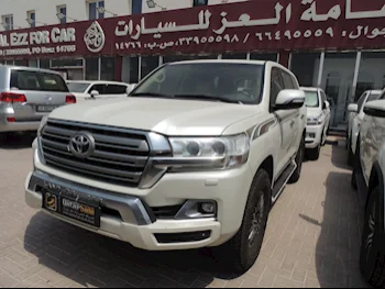 Toyota  Land Cruiser  GXR  2017  Automatic  242,000 Km  8 Cylinder  Four Wheel Drive (4WD)  SUV  White