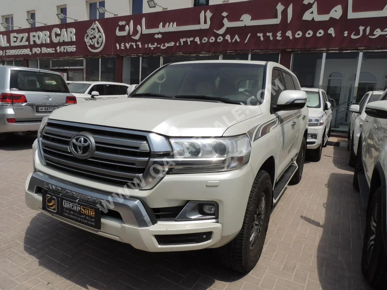 Toyota  Land Cruiser  GXR  2017  Automatic  242,000 Km  8 Cylinder  Four Wheel Drive (4WD)  SUV  White