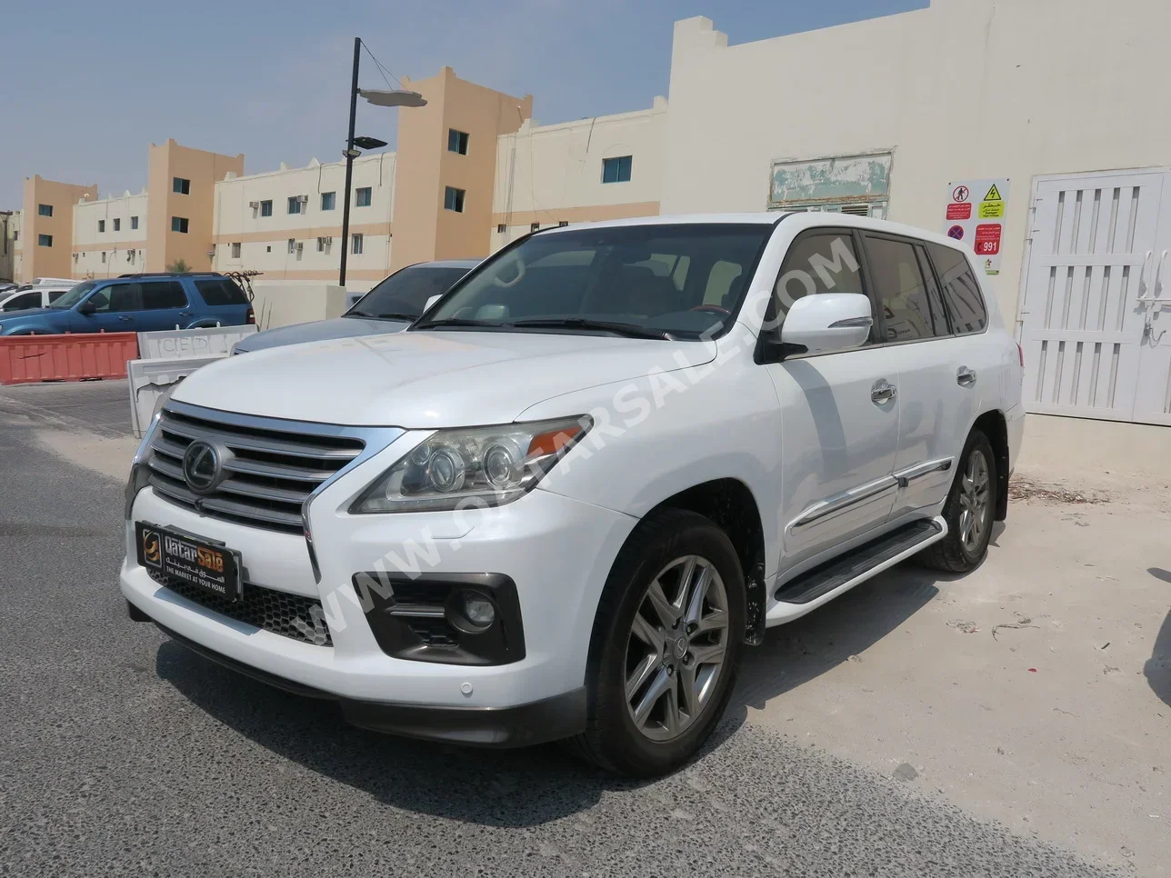 Lexus  LX  570  2015  Automatic  388,000 Km  8 Cylinder  Four Wheel Drive (4WD)  SUV  White