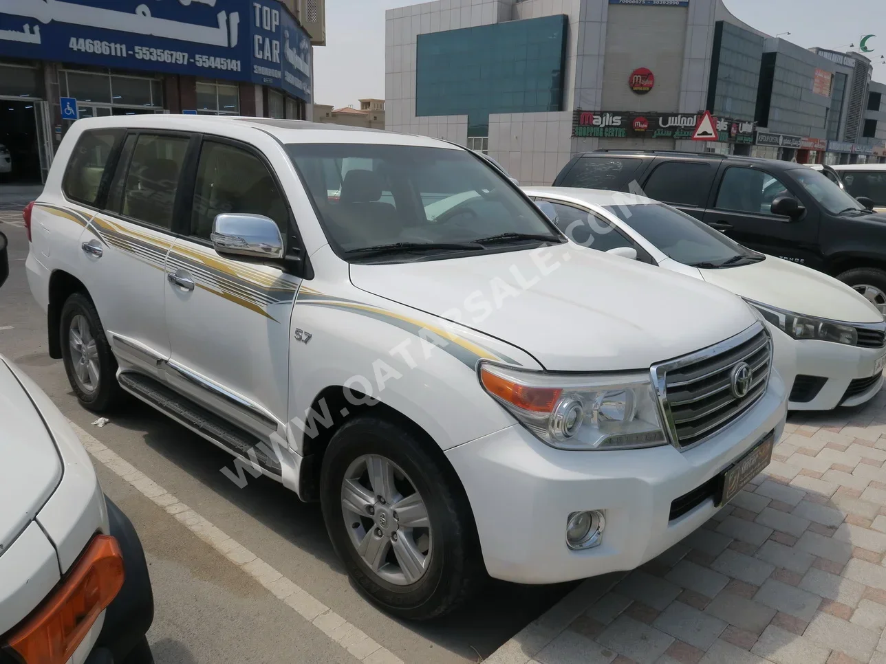 Toyota  Land Cruiser  VXR  2014  Automatic  265,000 Km  8 Cylinder  Four Wheel Drive (4WD)  SUV  White