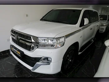 Toyota  Land Cruiser  VXR  2021  Automatic  173,000 Km  8 Cylinder  Four Wheel Drive (4WD)  SUV  White