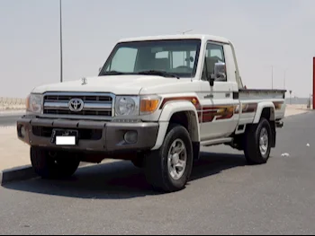 Toyota  Land Cruiser  LX  2013  Manual  360,000 Km  6 Cylinder  Four Wheel Drive (4WD)  Pick Up  White