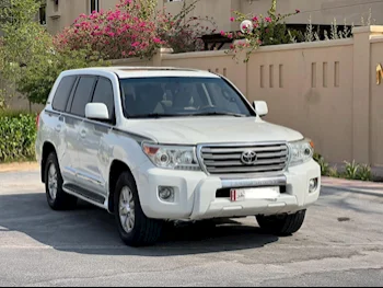 Toyota  Land Cruiser  GXR  2011  Automatic  290,000 Km  6 Cylinder  Four Wheel Drive (4WD)  SUV  White