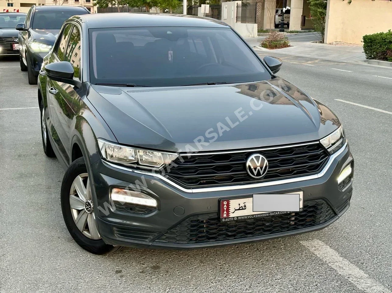 Volkswagen  T-Roc  2021  Automatic  43,000 Km  4 Cylinder  Front Wheel Drive (FWD)  SUV  Gray  With Warranty