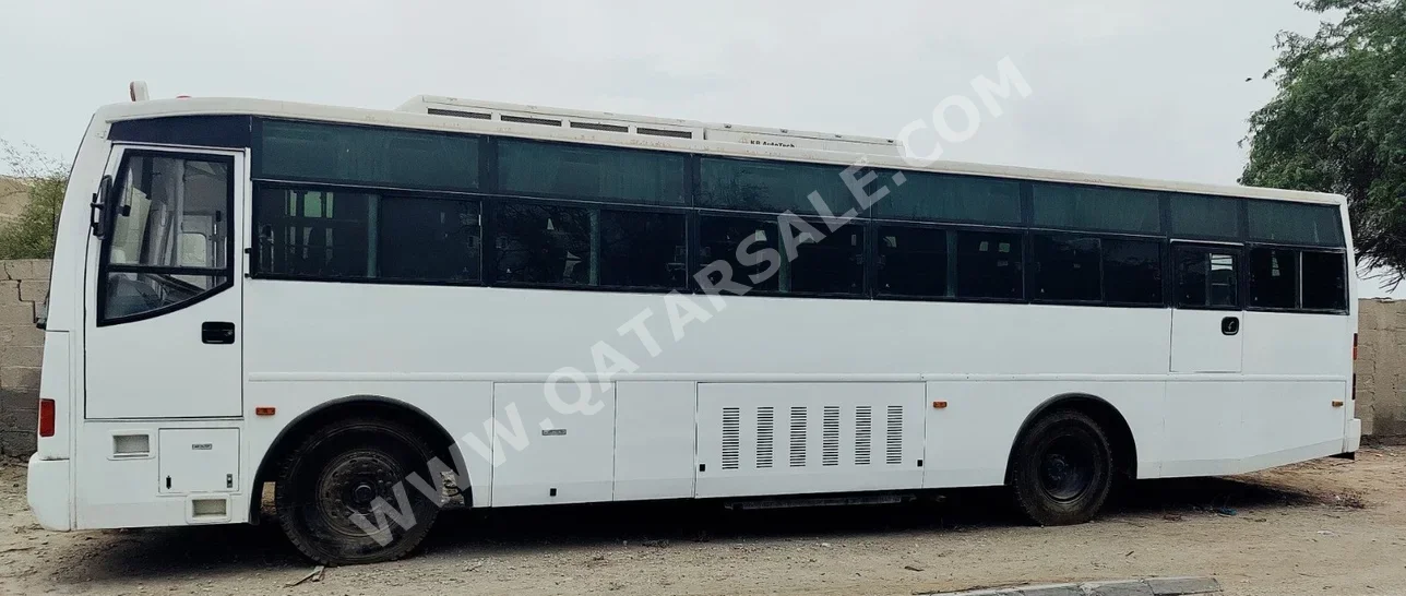 Bus Layland  2012  White  142066