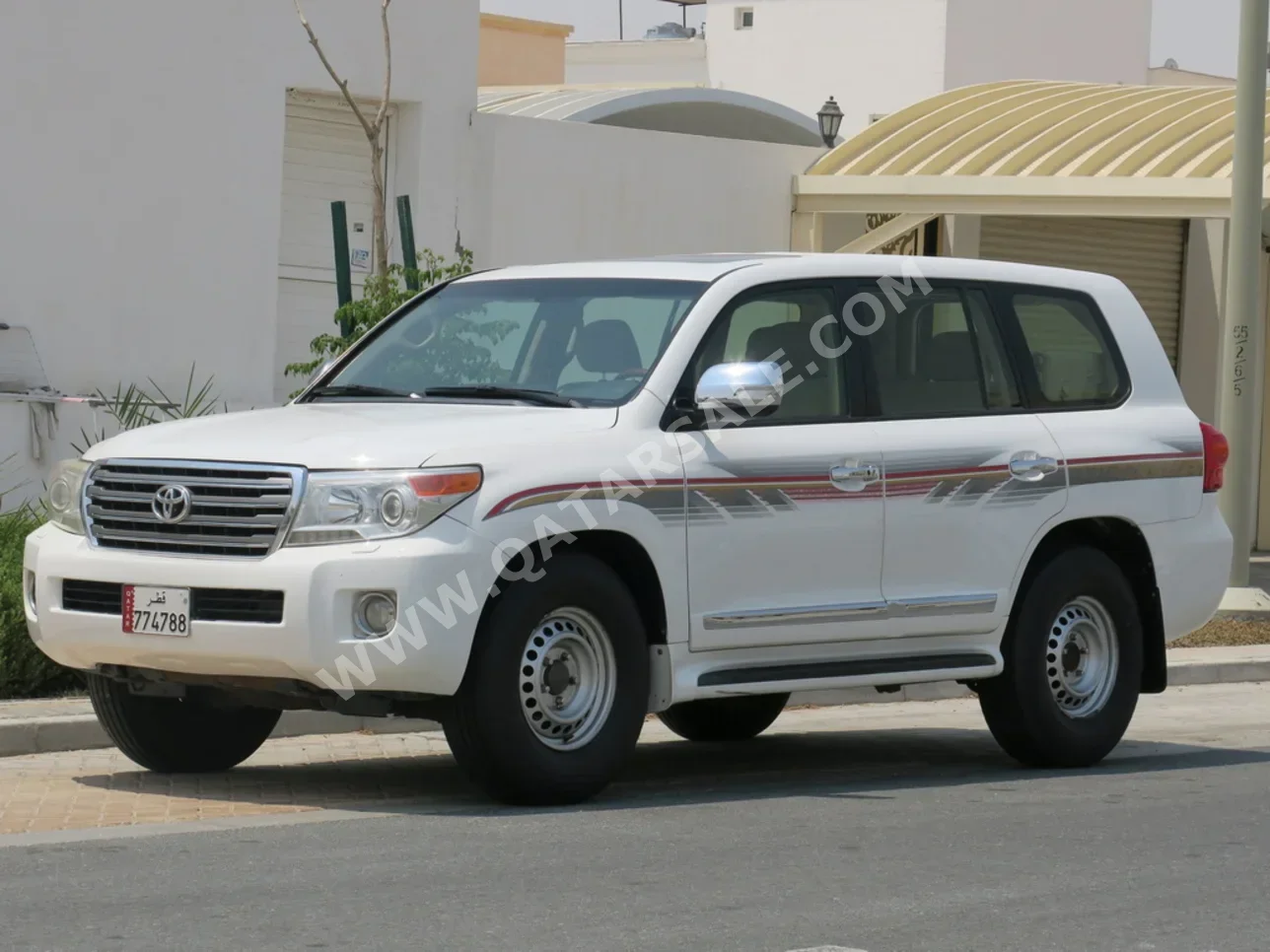 Toyota  Land Cruiser  GXR  2013  Automatic  377,000 Km  8 Cylinder  Four Wheel Drive (4WD)  SUV  White