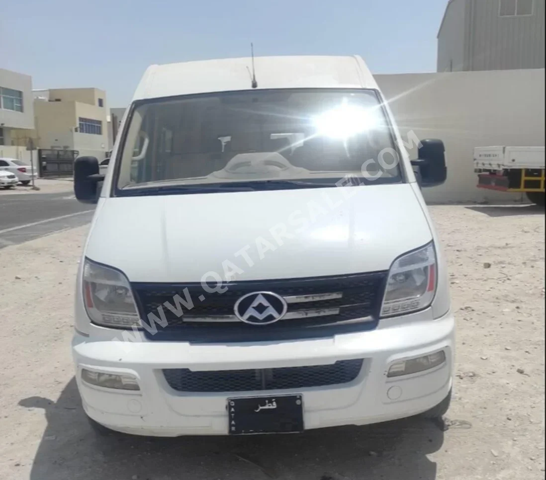 Maxus  V80  2018  Manual  273,940 Km  4 Cylinder  Front Wheel Drive (FWD)  Van / Bus  White