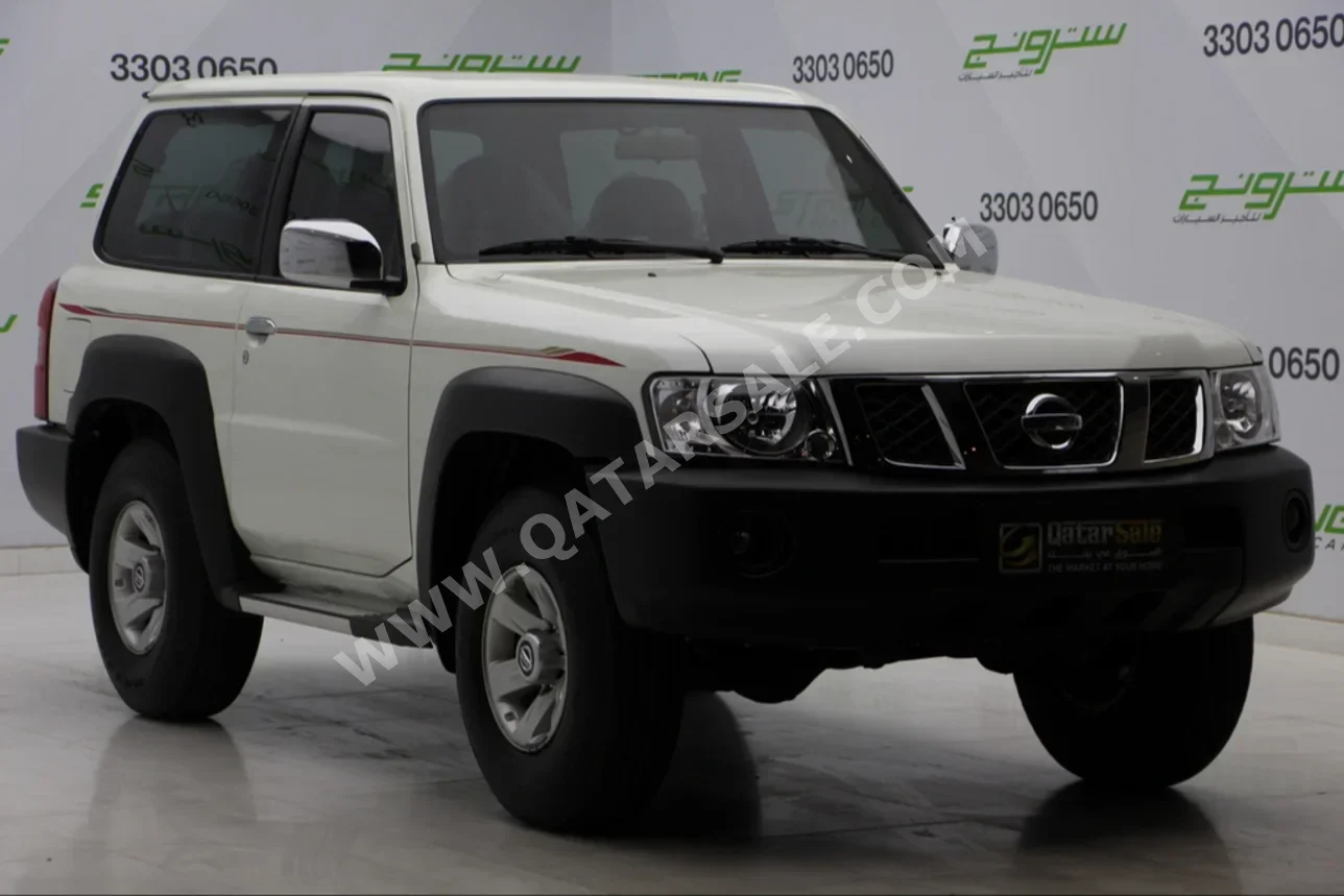 Nissan  Patrol  GL  2022  Manual  9,300 Km  6 Cylinder  Four Wheel Drive (4WD)  SUV  White  With Warranty