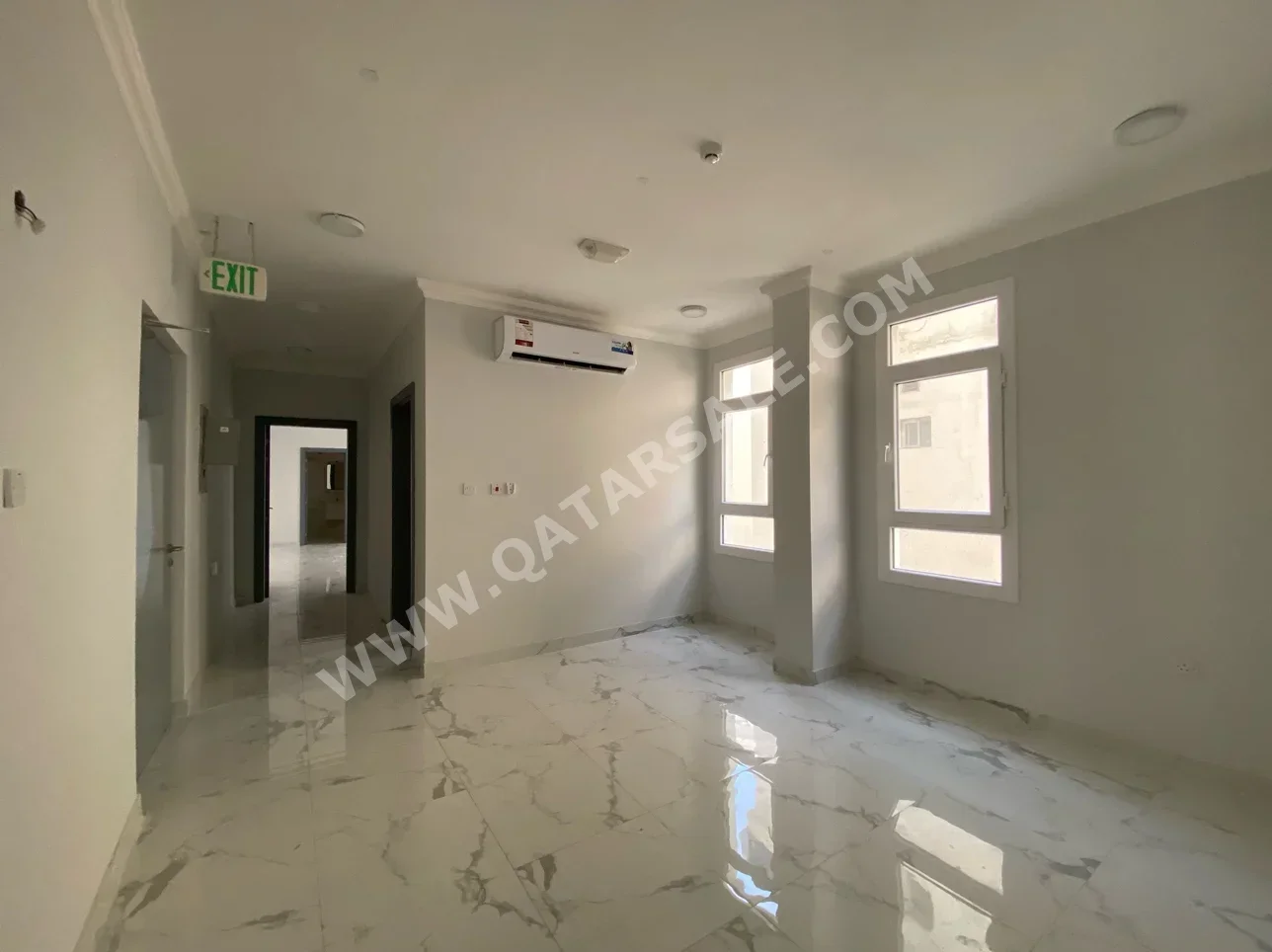 3 Bedrooms  Apartment  For Rent  in Doha -  Umm Ghuwailina  Not Furnished