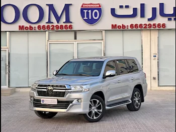 Toyota  Land Cruiser  VXR  2019  Automatic  172,000 Km  8 Cylinder  Four Wheel Drive (4WD)  SUV  Silver