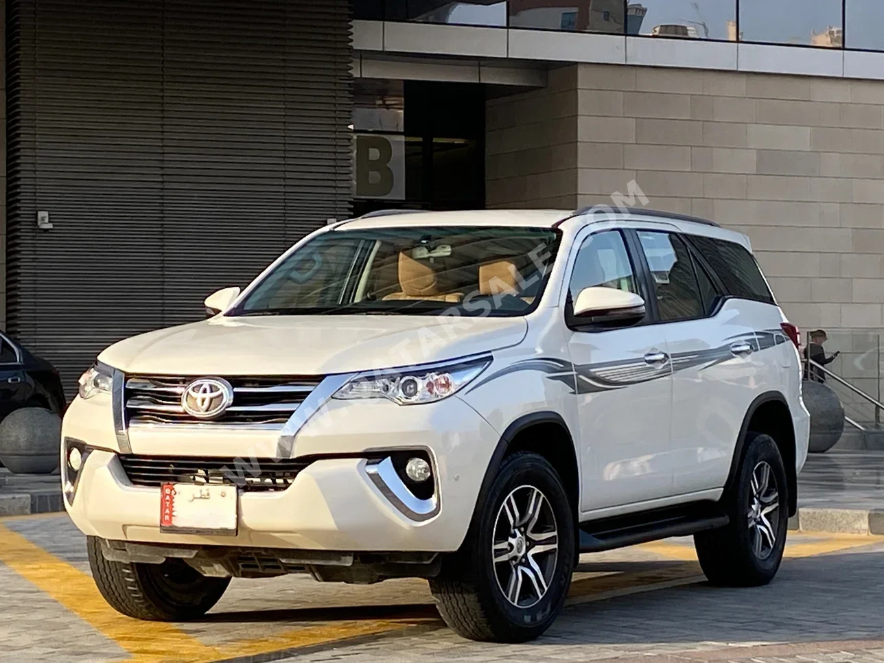 Toyota  Fortuner  SR5  2019  Automatic  70,000 Km  6 Cylinder  Four Wheel Drive (4WD)  SUV  White