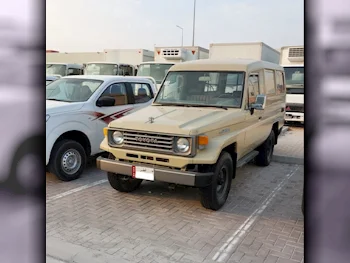 Toyota  Land Cruiser  LX  1994  Manual  19,000 Km  6 Cylinder  Four Wheel Drive (4WD)  Pick Up  Beige