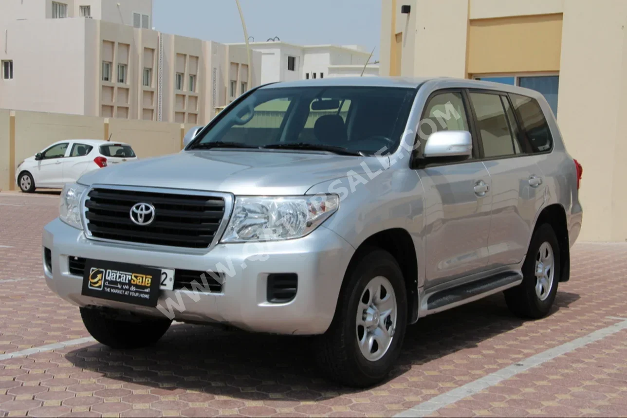 Toyota  Land Cruiser  G  2012  Automatic  322,000 Km  6 Cylinder  Four Wheel Drive (4WD)  SUV  Silver