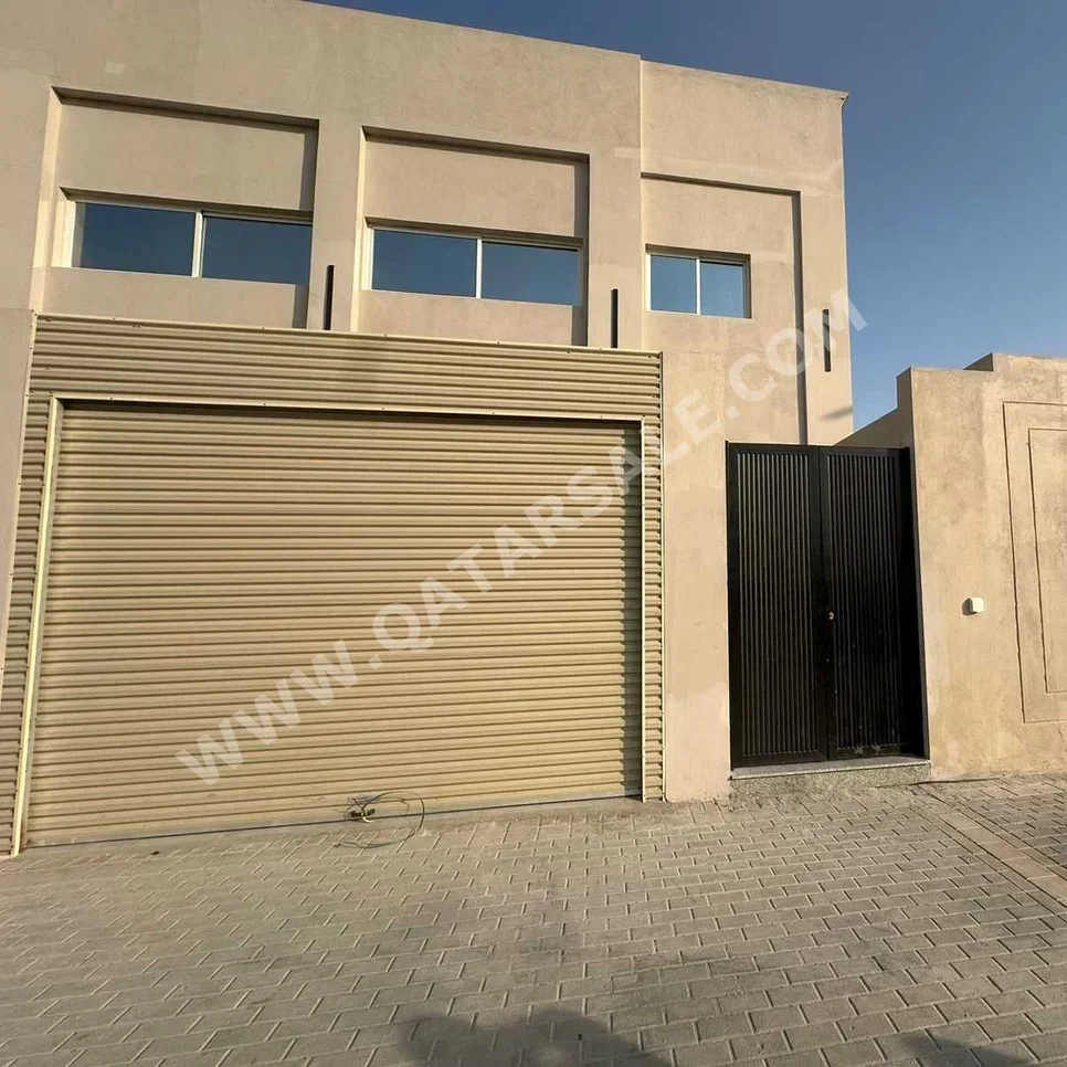 Family Residential  - Semi Furnished  - Al Rayyan  - Izghawa  - 5 Bedrooms