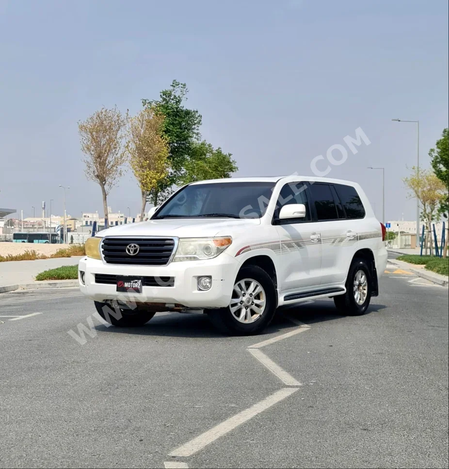  Toyota  Land Cruiser  GXR  2013  Automatic  335,000 Km  6 Cylinder  Four Wheel Drive (4WD)  SUV  White  With Warranty