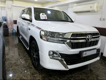 Toyota  Land Cruiser  GXR- Grand Touring  2021  Automatic  125,000 Km  6 Cylinder  Four Wheel Drive (4WD)  SUV  White