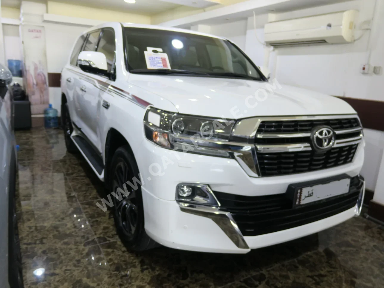 Toyota  Land Cruiser  GXR- Grand Touring  2021  Automatic  125,000 Km  6 Cylinder  Four Wheel Drive (4WD)  SUV  White