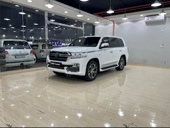 Toyota  Land Cruiser  VXR- Grand Touring S  2020  Automatic  111,000 Km  8 Cylinder  Four Wheel Drive (4WD)  SUV  White