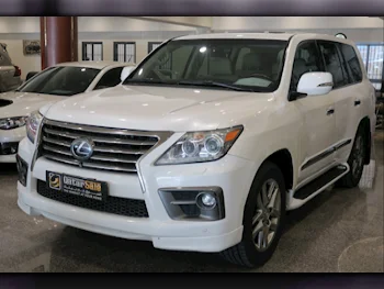 Lexus  LX  570 S  2014  Automatic  262,000 Km  8 Cylinder  Four Wheel Drive (4WD)  SUV  White