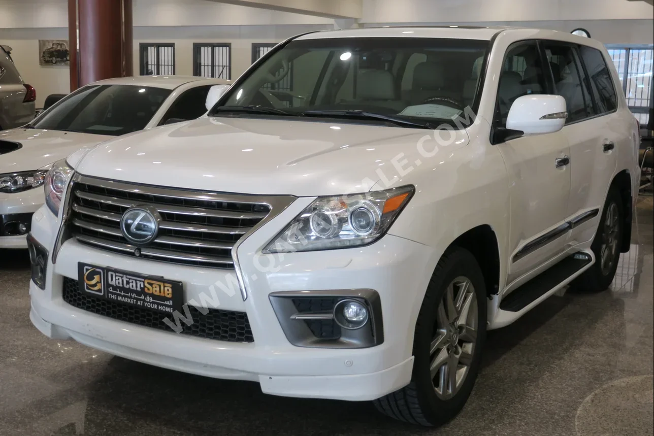 Lexus  LX  570 S  2014  Automatic  262,000 Km  8 Cylinder  Four Wheel Drive (4WD)  SUV  White