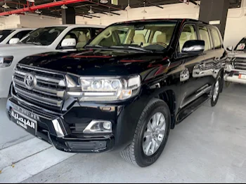 Toyota  Land Cruiser  GXR  2017  Automatic  124,000 Km  8 Cylinder  Four Wheel Drive (4WD)  SUV  Black