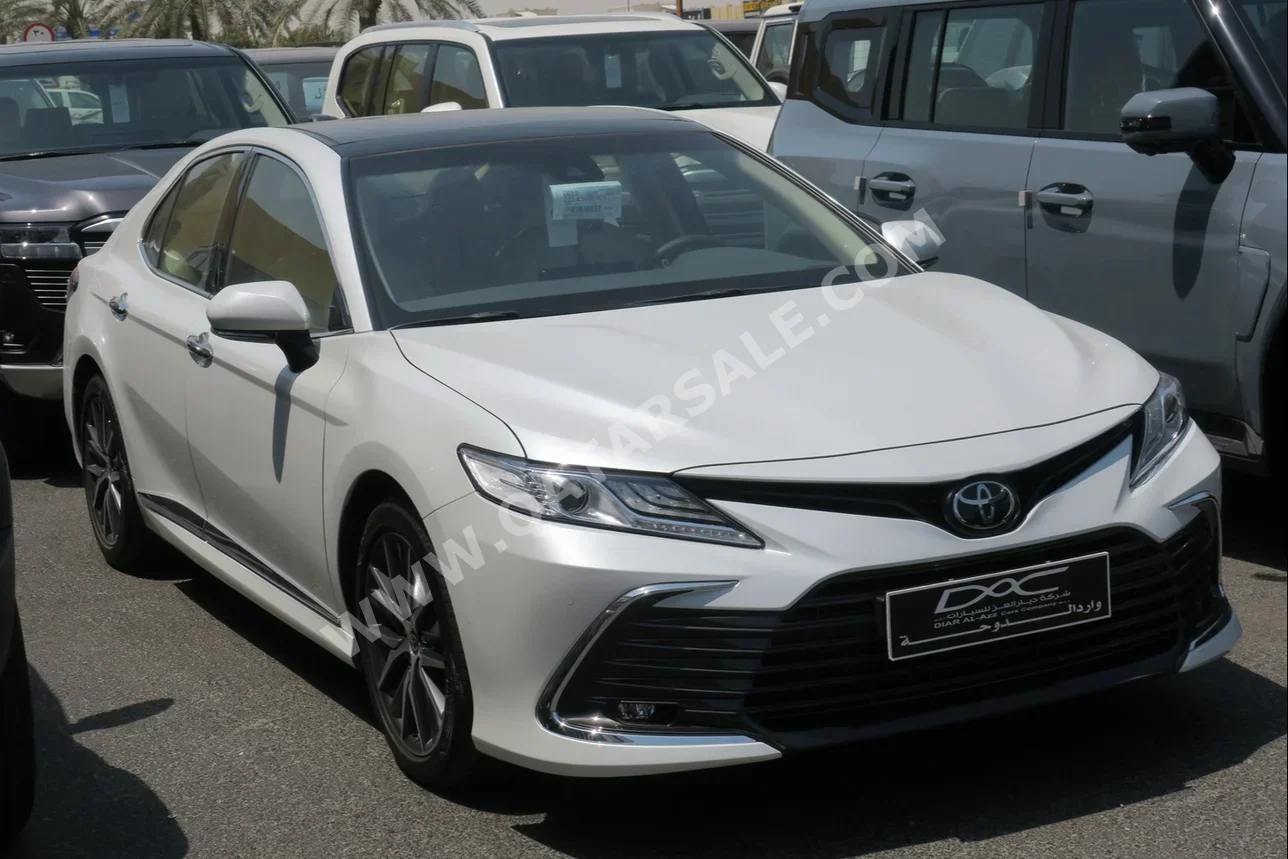 Toyota  Camry  Limited  2024  Automatic  700 Km  6 Cylinder  Front Wheel Drive (FWD)  Sedan  White  With Warranty