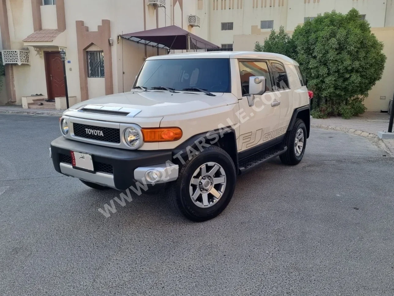 Toyota  FJ Cruiser  2019  Automatic  163,000 Km  6 Cylinder  Four Wheel Drive (4WD)  SUV  White