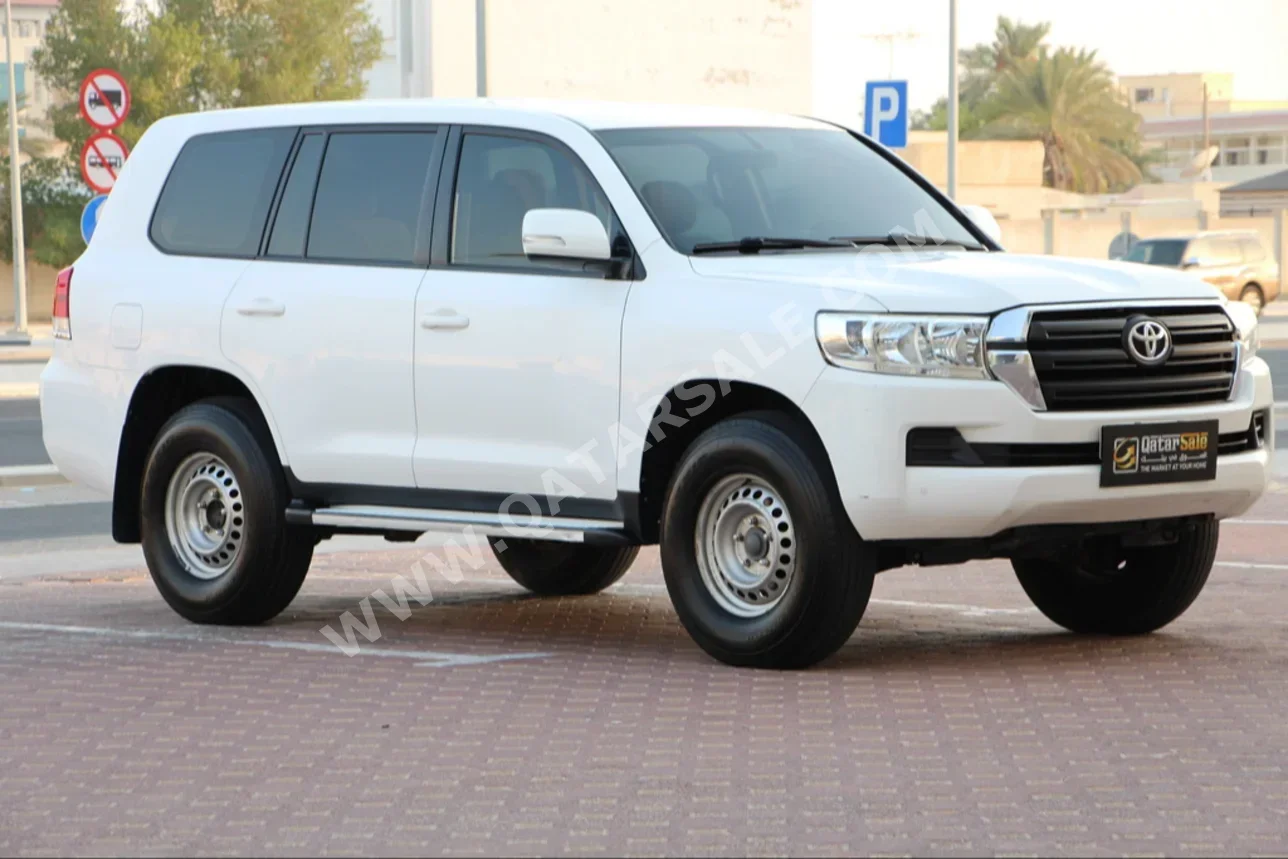 Toyota  Land Cruiser  G  2017  Automatic  208,000 Km  6 Cylinder  Four Wheel Drive (4WD)  SUV  White