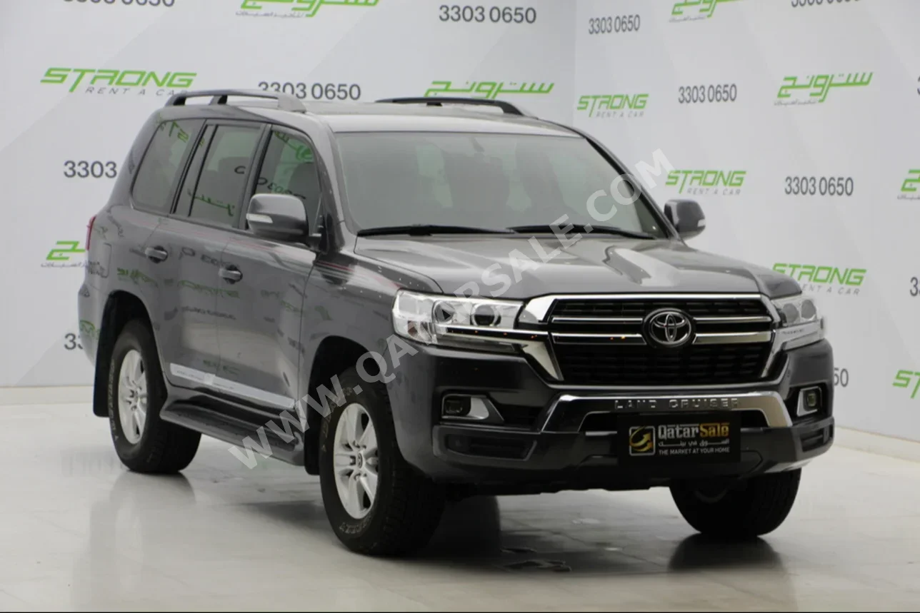 Toyota  Land Cruiser  GXR  2021  Automatic  208,700 Km  6 Cylinder  Four Wheel Drive (4WD)  SUV  Gray