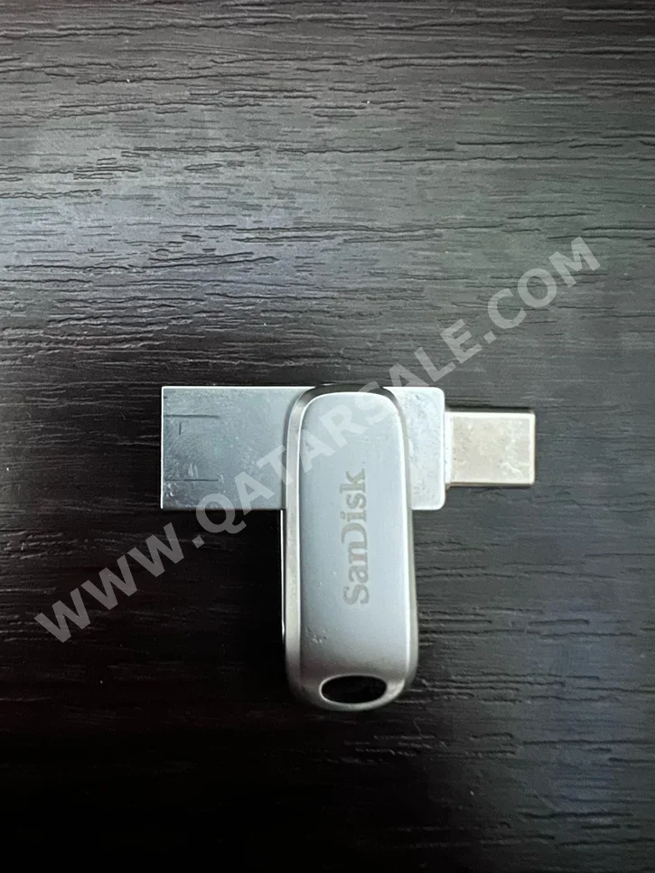 ذاكرة فلاش سانديسك \  1 تيرا بايت  1 TB SanDisk - Type C and USB  متوافق مع الهاتف المحمول \  مايكرو يو اس بي