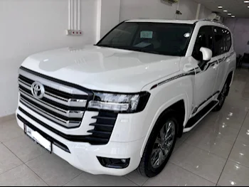 Toyota  Land Cruiser  GXR Twin Turbo  2024  Automatic  13,000 Km  6 Cylinder  Four Wheel Drive (4WD)  SUV  White  With Warranty