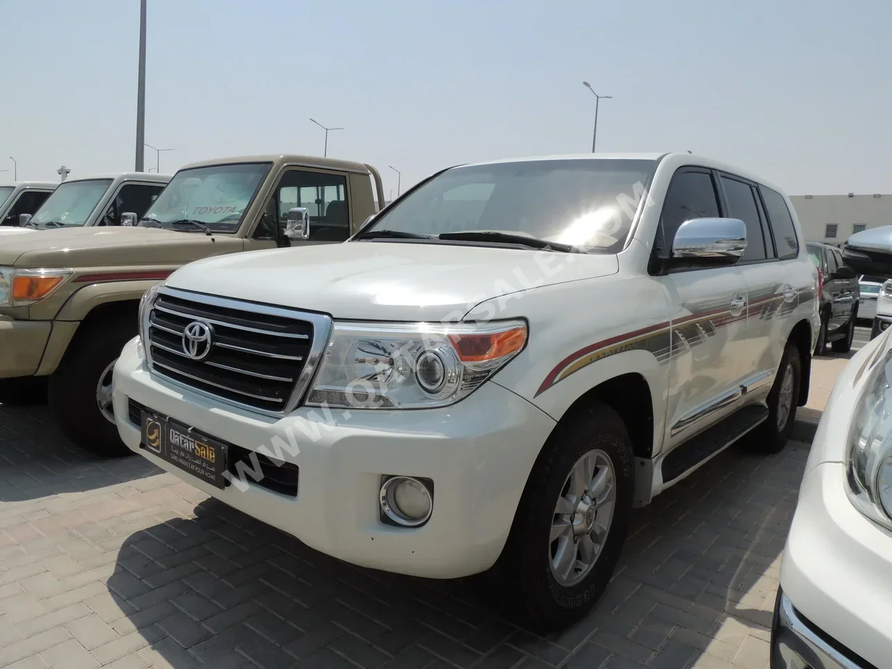 Toyota  Land Cruiser  GXR  2012  Automatic  309,000 Km  8 Cylinder  Four Wheel Drive (4WD)  SUV  White