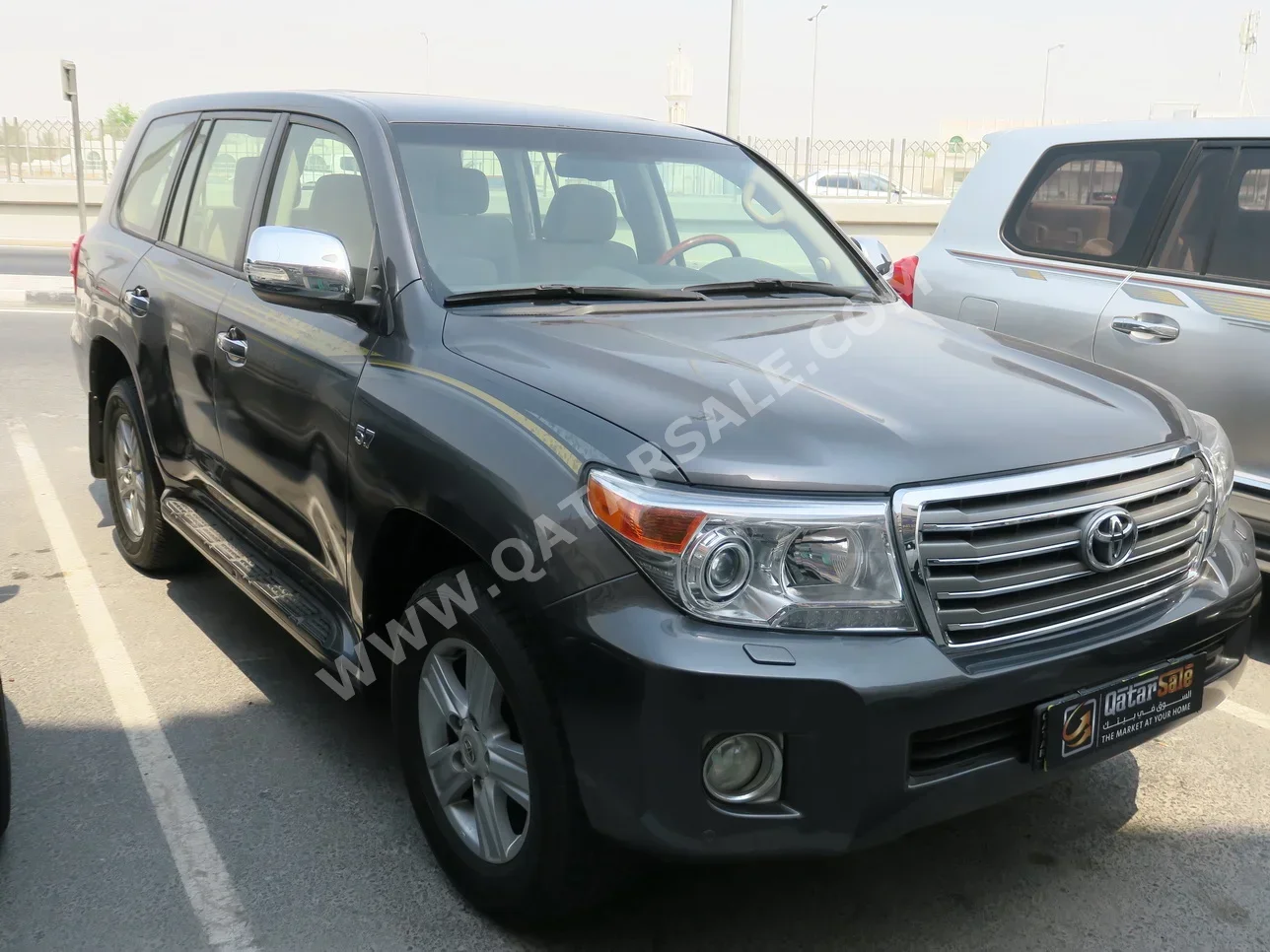 Toyota  Land Cruiser  VXR  2012  Automatic  333,000 Km  8 Cylinder  Four Wheel Drive (4WD)  SUV  Gray