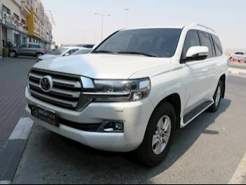 Toyota  Land Cruiser  GXR  2017  Automatic  120,000 Km  6 Cylinder  Four Wheel Drive (4WD)  SUV  White