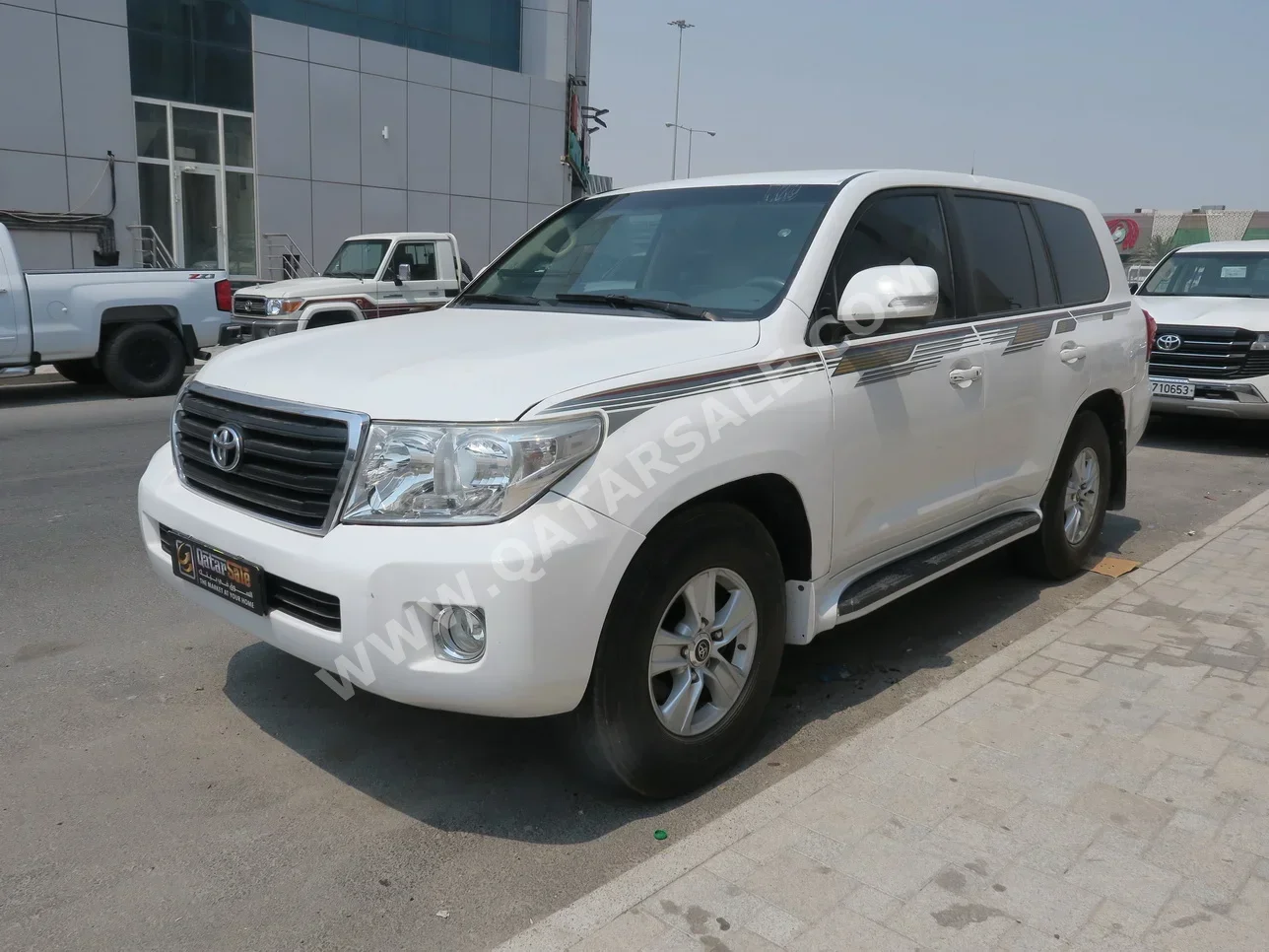 Toyota  Land Cruiser  G  2015  Automatic  389,000 Km  6 Cylinder  Four Wheel Drive (4WD)  SUV  White