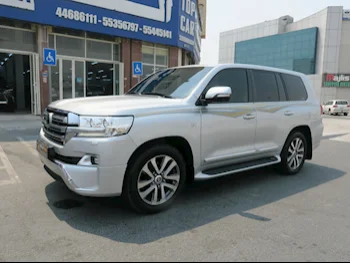 Toyota  Land Cruiser  VXS  2016  Automatic  191,000 Km  8 Cylinder  Four Wheel Drive (4WD)  SUV  Silver