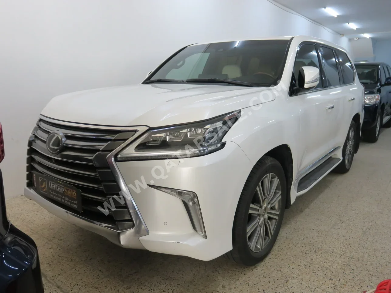 Lexus  LX  570  2017  Automatic  170,000 Km  8 Cylinder  Four Wheel Drive (4WD)  SUV  White