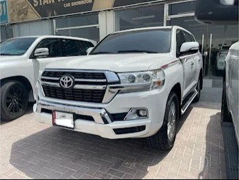 Toyota  Land Cruiser  GXR  2016  Automatic  254,000 Km  8 Cylinder  Four Wheel Drive (4WD)  SUV  White