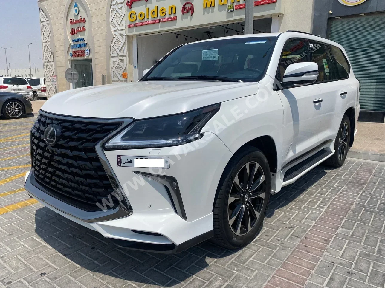 Lexus  LX  570  2017  Automatic  219,000 Km  8 Cylinder  Four Wheel Drive (4WD)  SUV  White