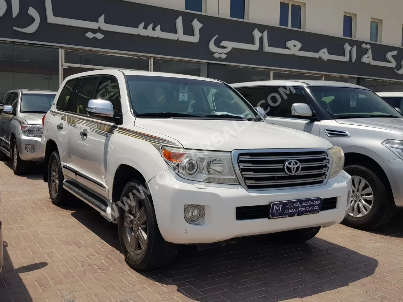 Toyota  Land Cruiser  GXR  2015  Automatic  215,000 Km  8 Cylinder  Four Wheel Drive (4WD)  SUV  White